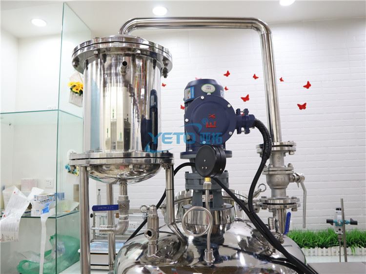 Heating distillation mixer 4